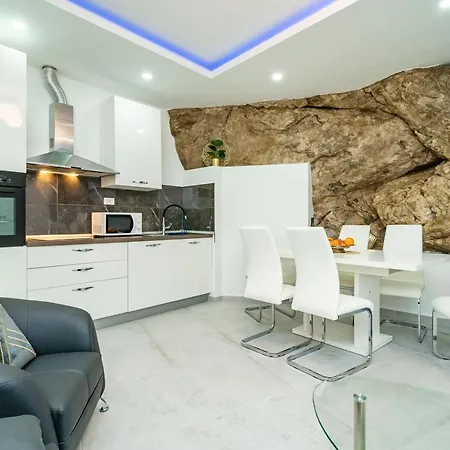 Hidden Gem Apartment Molunat Exterior photo